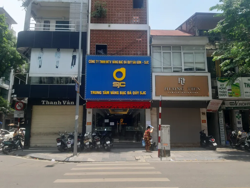 Công ty SJC cũng đang triển khai việc bán vàng miếng SJC thông qua đăng ký trực tuyến. Ảnh: Minh Trúc ngân hàng quốc doanh 1.jpeg