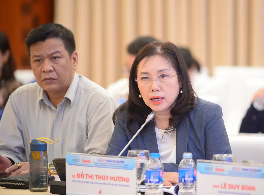 Bà Đỗ Thị Thúy Hương - Phó Chủ tịch Hiệp hội Công nghiệp Hỗ trợ Việt Nam (VASI) nói về khó khăn của các doanh nghiệp điện tử Việt Nam. doanh nghiệp Việt Nam