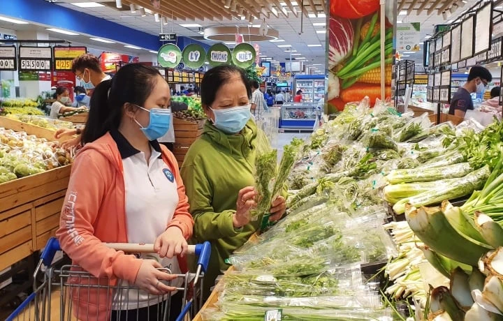 Những năm gần đây, thị trường đã thích ứng, không bị tác động nhiều nên tăng lương ít xảy ra chuyện tăng giá. Song, theo Tổng cục Thống kê, vẫn cần có những giải pháp để ngăn chặn. Ảnh: Minh Trúc Tổng cục thống kê