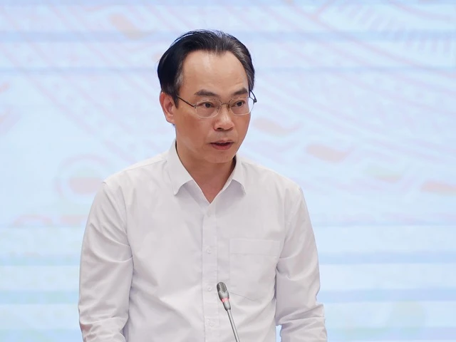 Thứ trưởng Bộ GD&ĐT Hoàng Minh Sơn thông tin về kỳ thi THPT quốc gia 2024 vừa diễn ra. Ảnh: VGP/Nhật Bắc Kỳ thi tốt nghiệp THPT