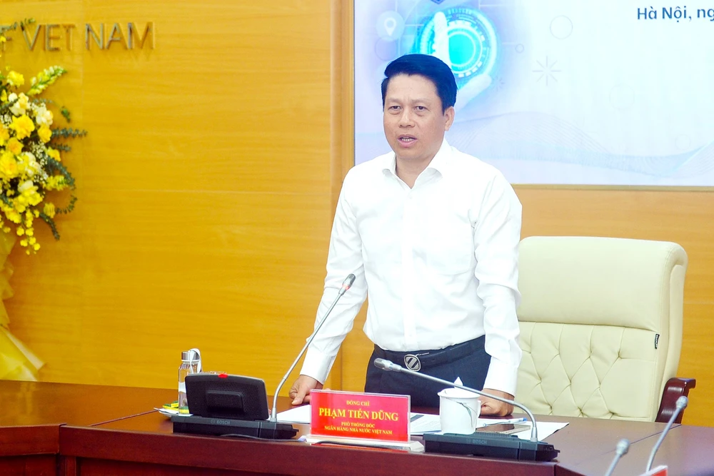 Phó Thống đốc NHNN trả lời các vấn đề liên quan đến sinh trắc học. Ảnh: SBV sinh trắc học