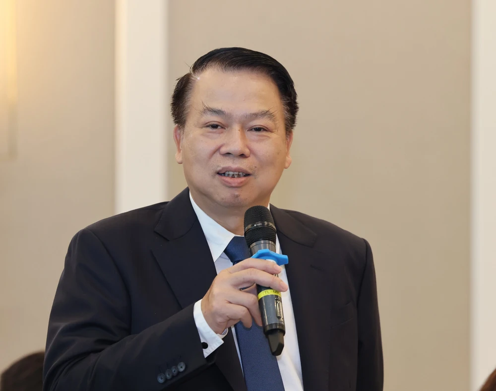 Thứ trưởng Bộ Tài chính Nguyễn Đức Chi cho rằng, tỉ trọng các nhà đầu tư tổ chức hoạt động trên thị trường chứng khoán Việt Nam chưa cao. Ảnh: MINH TRÚC thị trường chứng khoán