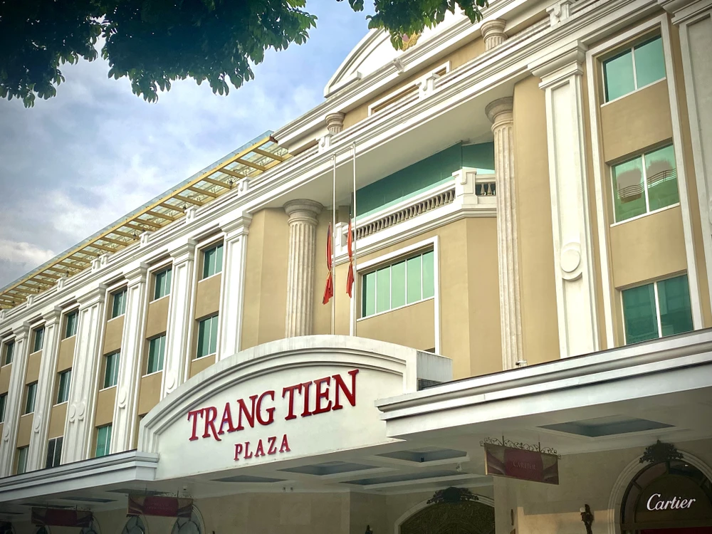 treo cờ rủ tại Hà Nội 7.jpg