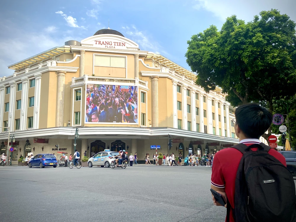 treo cờ rủ tại Hà Nội 9.jpg