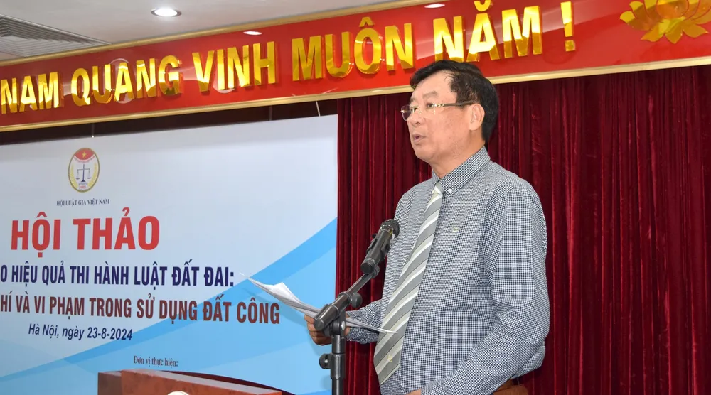 TS Trần Công Phàn nêu lên thực trạng của việc quản lý, sử dụng đất hiện nay. Ảnh: MINH TRÚC sử dụng đất