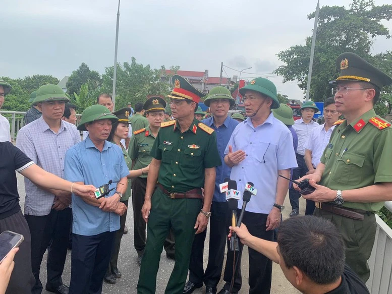 sập cầu Phong Châu