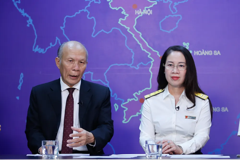 Bộ Tài chính đang đề xuất bỏ quy định miễn thuế với hàng hóa nhỏ lẻ. Ảnh: VGP thương mại điện tử 1.jpg