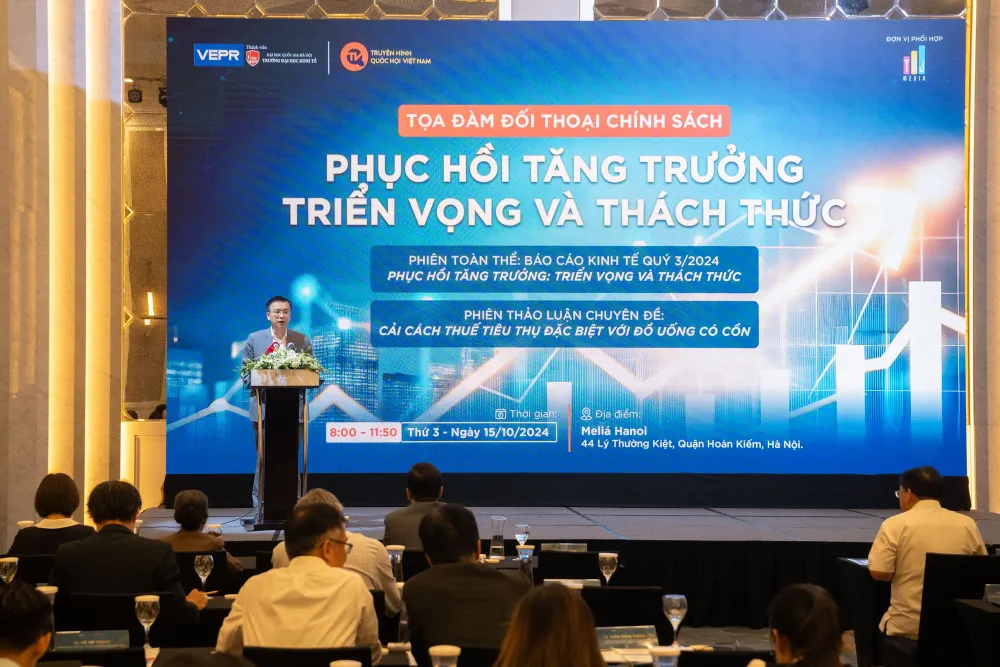Toàn cảnh tọa đàm ngày 15-10. Ảnh: MINH TRÚC nền kinh tế 1.jpg