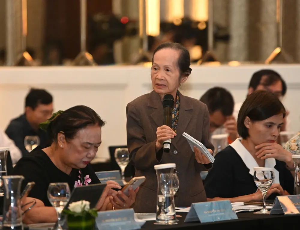Chuyên gia kinh tế Phạm Chi Lan chỉ ra nhiều yếu tố ảnh hưởng tới sự phát triển của nền kinh tế. Ảnh: MINH TRÚC tăng trưởng kinh tế