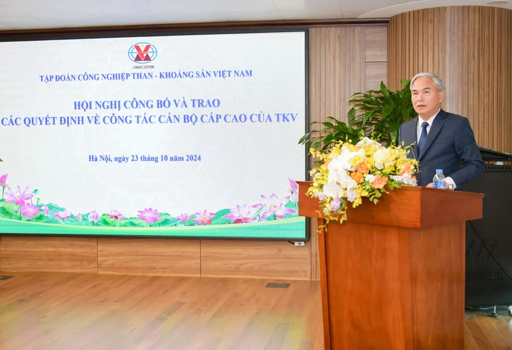 Tân Tổng Giám đốc Tập đoàn Vũ Anh Tuấn phát biểu nhận nhiệm vụ. Ảnh: TKV Tập đoàn TKV 1.jpg