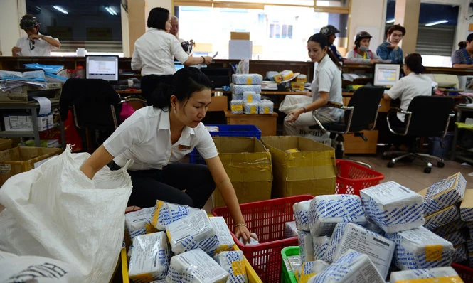 Thu thuế giá trị gia tăng với hàng hóa dưới 1 triệu đồng gửi qua chuyển phát nhanh