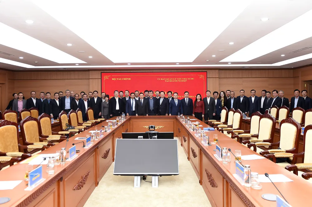 tham dự Hội nghị có Bộ trưởng Bộ Tài chính, Chủ tịch UBQLVNN cùng lãnh đạo 18 Tập đoàn, tổng công ty được chuyển giao.