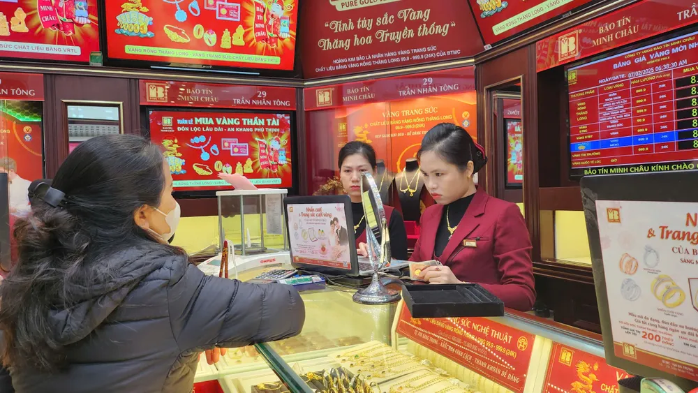 Người dân mua sắm vàng lấy may trong ngày Thần Tài tăng làm chỉ số giá vàng tăng trong tháng 2.