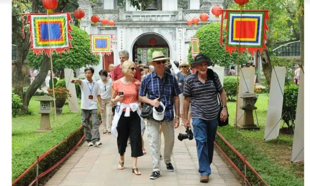 Thủ tướng Chính phủ yêu cầu các bộ, ngành nghiên cứu, đề xuất việc áp dụng chính sách miễn thị thực linh hoạt cho khách du lịch. Ảnh: MINH TRÚC