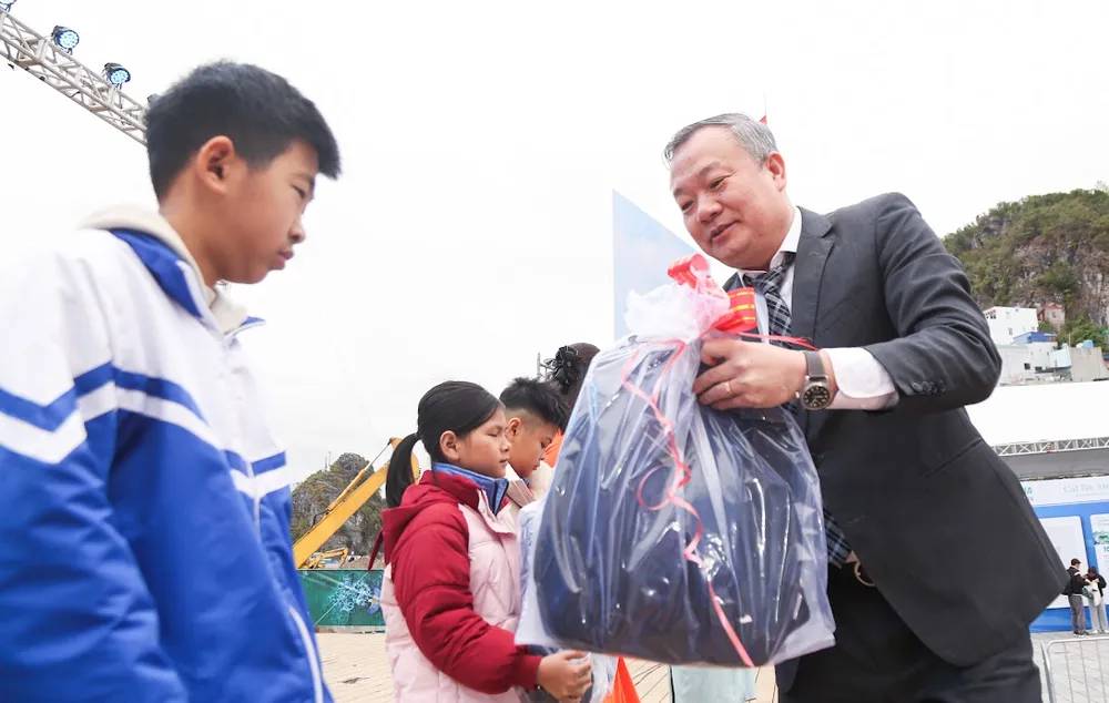 Cùng ngư dân thắp sáng đèn trên biển Hải Phòng 15.JPG