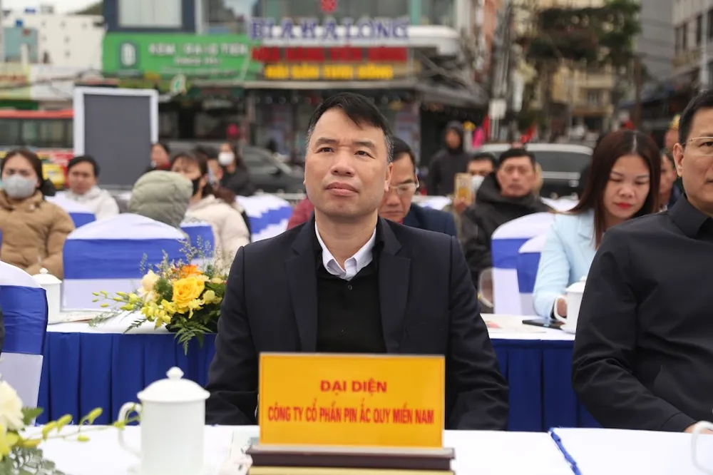 Cùng ngư dân thắp sáng đèn trên biển Hải Phòng 3.JPG