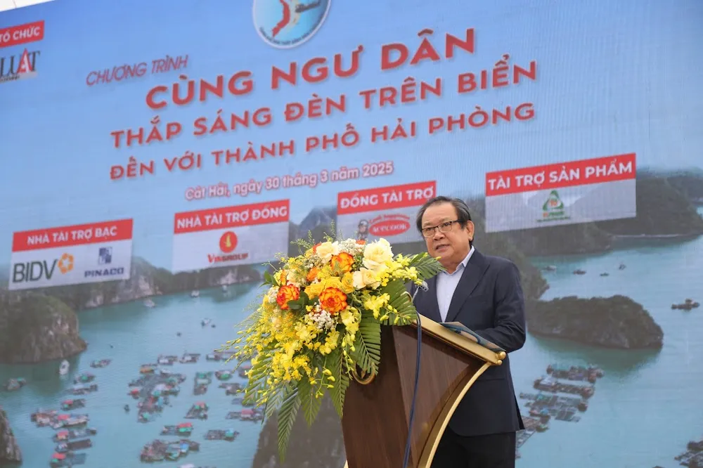 Cùng ngư dân thắp sáng đèn trên biển Hải Phòng 7.JPG