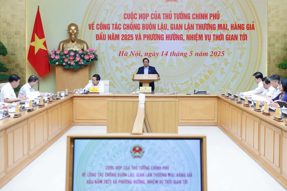 Thẳng thắn cho rằng công tác chống buôn lậu, hàng giả, gian lận thương mại có sự buông lỏng của một số cơ quan và một số địa phương liên quan, Thủ tướng yêu cầu nghiêm khắc kiểm điểm.