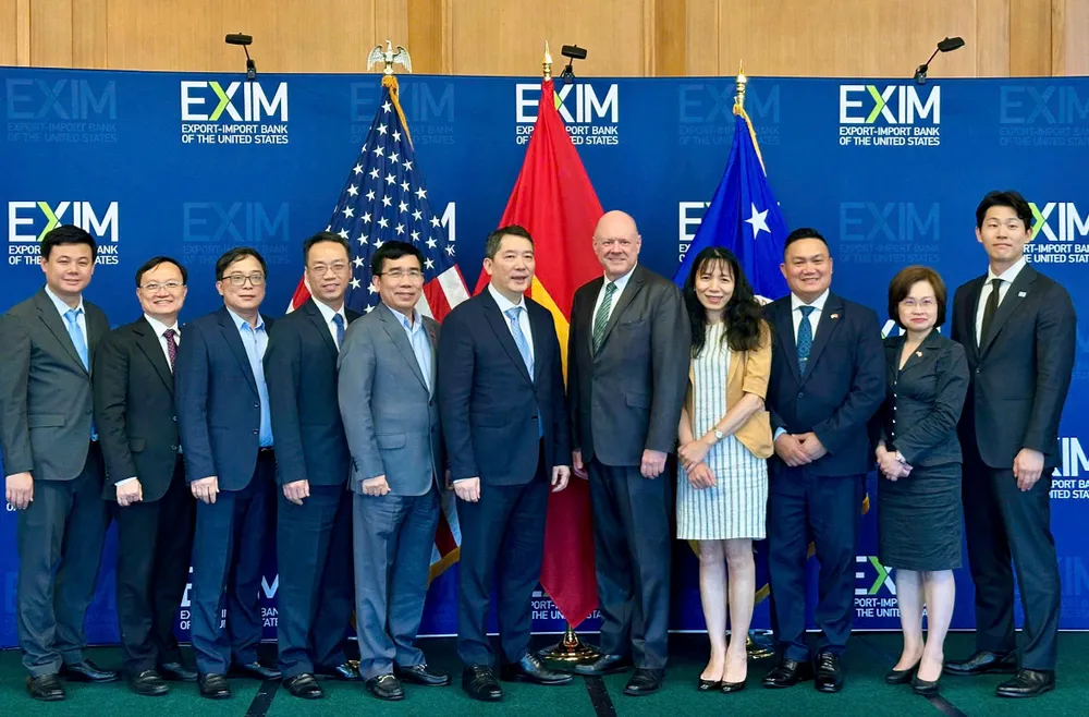 Đại diện Bộ Tài chính và lãnh đạo Ngân hàng Xuất nhập khẩu Mỹ (US Ex-Im Bank). Ảnh: BTC hợp tác kinh tế tài chính .jpg