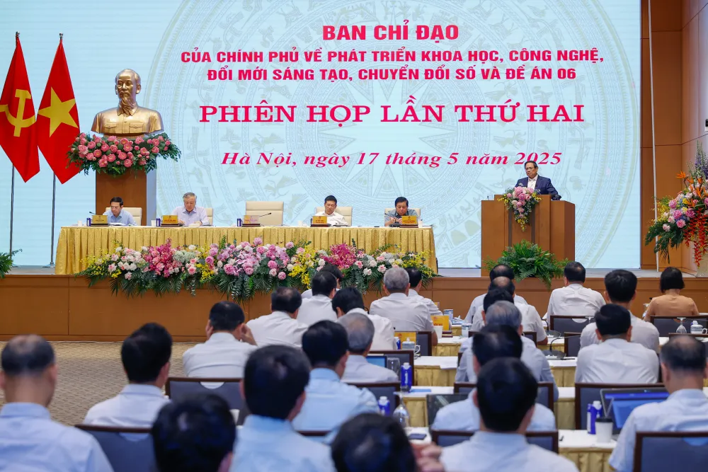 Thủ tướng Phạm Minh Chính chủ trì Phiên họp thứ hai của Ban Chỉ đạo Chính phủ về phát triển khoa học, công nghệ (KHCN), đổi mới sáng tạo, chuyển đổi số và Đề án 06. Ảnh: VGP