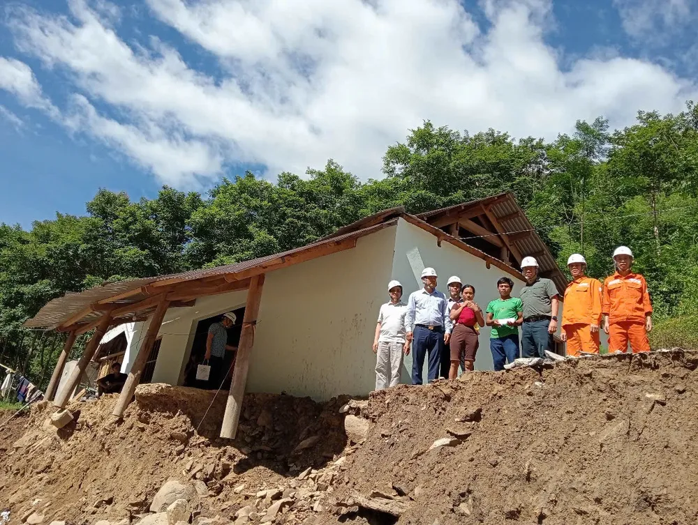 EVNGENCO1 hỗ trợ người dân bị ảnh hưởng do mưa lũ ở Nghệ An