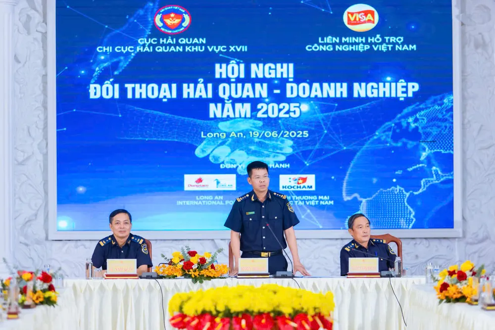 Chi cục trưởng Chi cục Hải quan khu vực 17 Nguyễn Trung Hải cam kết ngành hải quan luôn tạo điều kiện thuận lợi nhất cho hoạt động xuất nhập khẩu. Ảnh: CHQ Chi cục trưởng Chi cục Hải quan khu vực 17 Nguyễn Trung Hải cam kết đồng hành cùng doanh nghiệp. Ảnh: CHQ