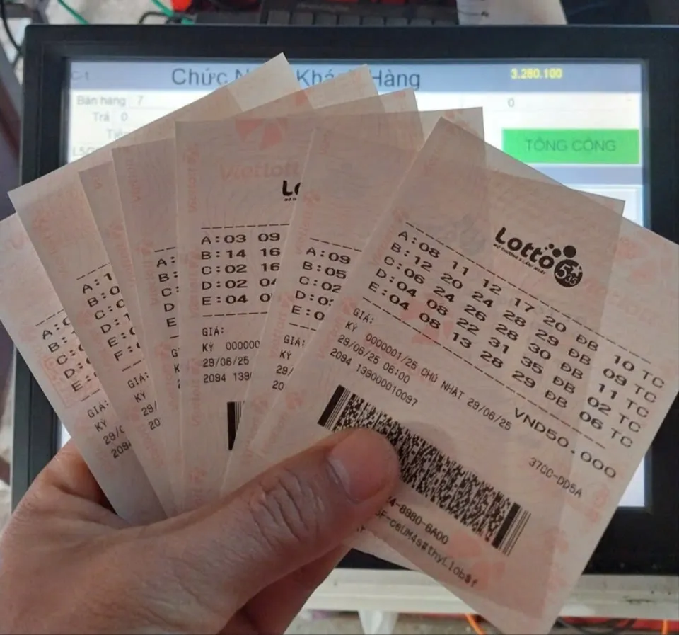 Lotto 5/35 có 7 hạng giải thưởng, trong đó giải độc đắc tích lũy từ 6 tỉ đồng và giải khuyến khích chỉ cần trùng một số vẫn trúng. IMG_0223.jpeg