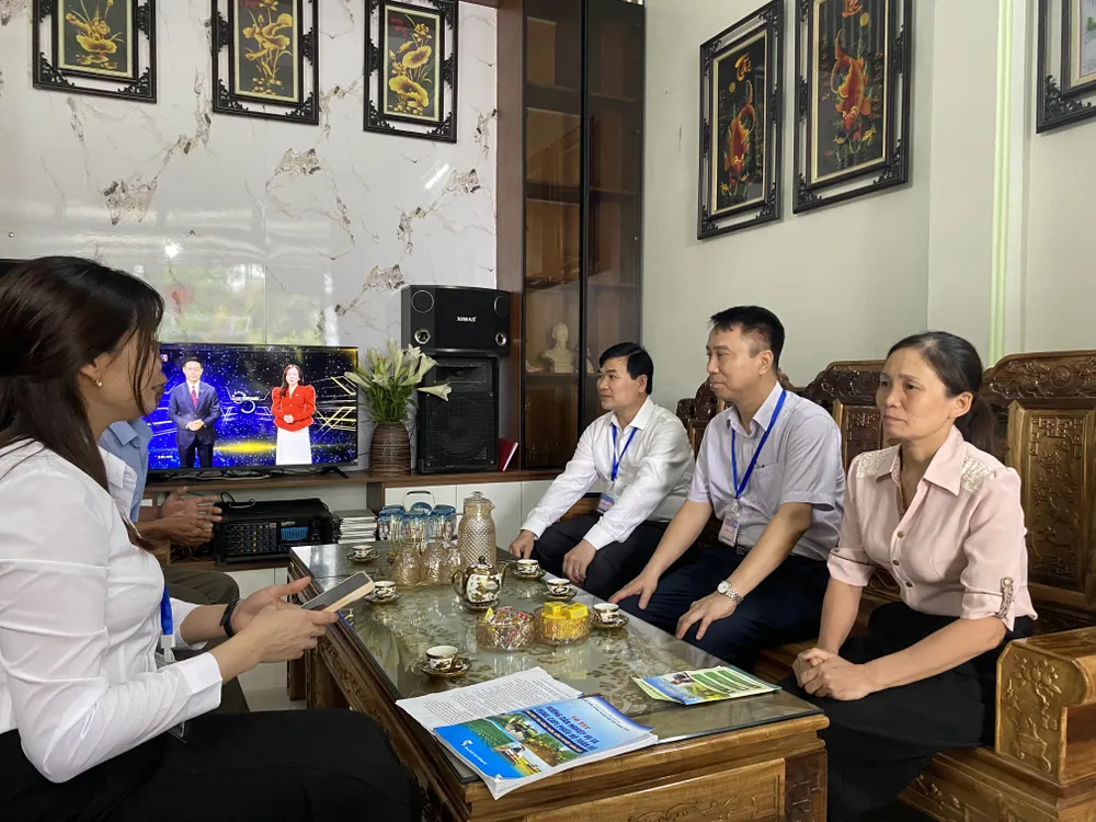 Cuộc tổng điều tra nông thôn, nông nghiệp 2025 sẽ thực hiện đồng thời hai phương pháp thu thập là phỏng vấn trực tiếp và gián tiếp từ các đơn vị điều tra. Ảnh: M. TRÚC Cuộc tổng điều tra nông thôn, nông nghiệp 2025 sẽ thực hiện đồng thời hai phương pháp thu thập là phỏng vấn trực tiếp và gián tiếp từ các đơn vị điều tra. Ảnh: M. TRÚC