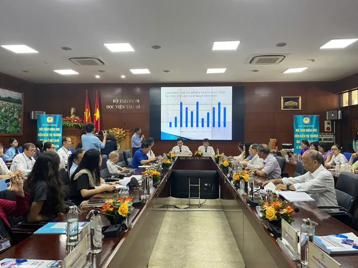 Toàn cảnh hội thảo. Ảnh: M.T lạm phát dưới 4%.jpg