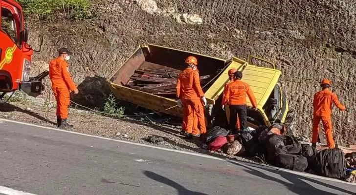 Hiện trường vụ tai nạn thương tâm tại tỉnh Tây Papua, Indonesia. Ảnh: AFP Hiện trường vụ tai nạn thương tâm tại tỉnh Tây Papua, Indonesia. Ảnh: AFP