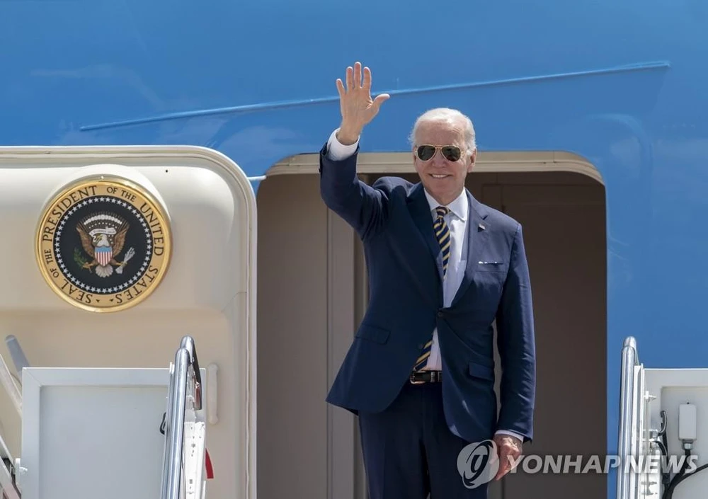 Chuyên cơ chở Tổng thống Mỹ Joe Biden đã hạ cánh ở Căn cứ Không quân Osan ở TP Pyeongtaek, Hàn Quốc. Ảnh: YONHAP