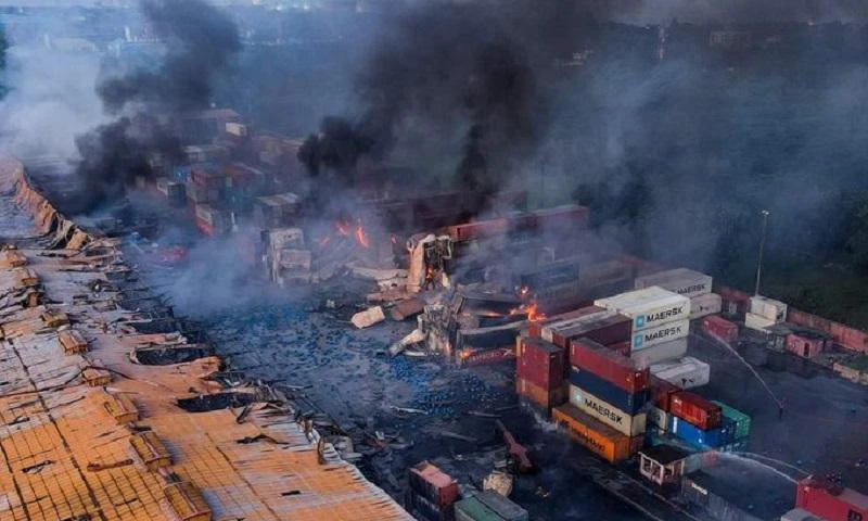 Toàn cảnh hiện trường xảy ra vụ cháy. Ảnh: TWITTER