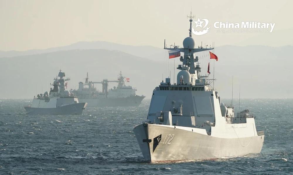 Tàu chiến Trung Quốc và Nga trong cuộc tập trận hải quân Joint Sea-2021 vào ngày 15-10-2021. Ảnh: CHINA MILITARY Tàu chiến Trung Quốc và Nga trong cuộc tập trận hải quân Joint Sea-2021 vào ngày 15-10-2021. Ảnh: CHINA MILITARY