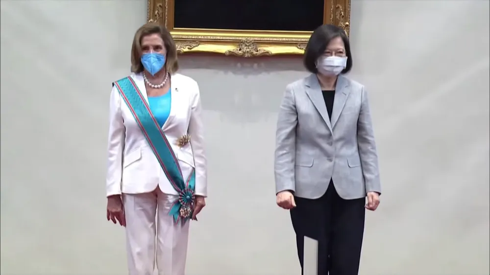 Lãnh đạo Thái Anh Văn và Chủ tịch Hạ viện Nancy Pelosi. Ảnh: GUARDIAN