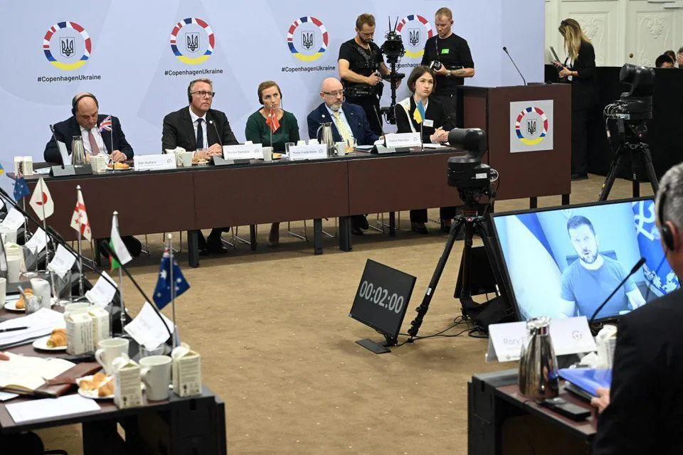 Tổng thống Ukraine - ông Volodymyr Zelensky phát biểu trong hội nghị các nhà tài trợ cho Ukraine hôm 11-8 ở cung điện Christiansborg, thủ đô Copenhagen, Đan Mạch. Ảnh: REUTERS