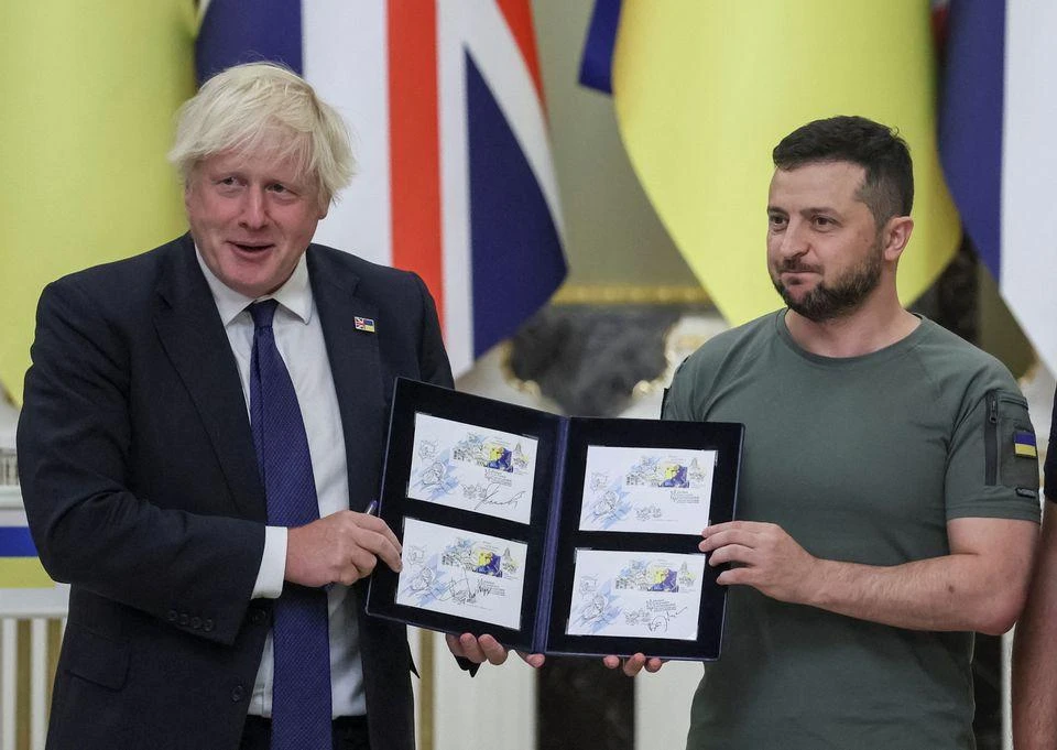 Thủ tướng Anh Boris Johnson thăm thủ đô Kiev nhân ngày Độc lập Ukraine. Ảnh: REUTERS