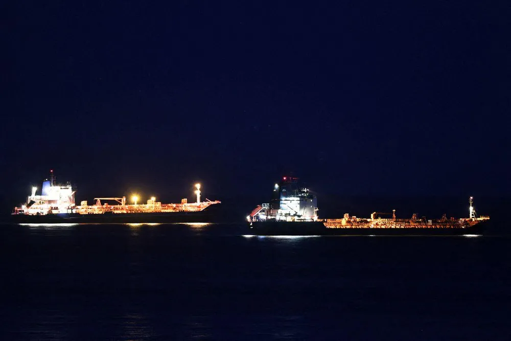 Tàu chở dầu ở vịnh Nakhodka, Nga vào ngày 12-8-2022. Ảnh: REUTERS