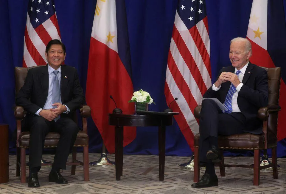 Tổng thống Mỹ Joe Biden và người đồng cấp Philippines - ông Ferdinand Marcos hội đàm hôm 22-9. Ảnh: REUTERS