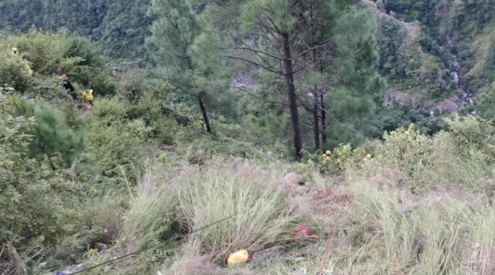 Hẻm núi ở làng Birokhal, huyện Pauri - nơi xảy ra vụ tai nạn thương tâm. Ảnh: ANI Hẻm núi ở làng Birokhal, huyện Pauri - nơi xảy ra vụ tai nạn thương tâm. Ảnh: ANI