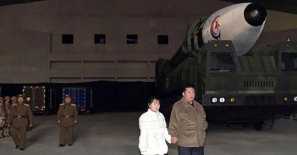 Kim Jong-un phóng tên lửa