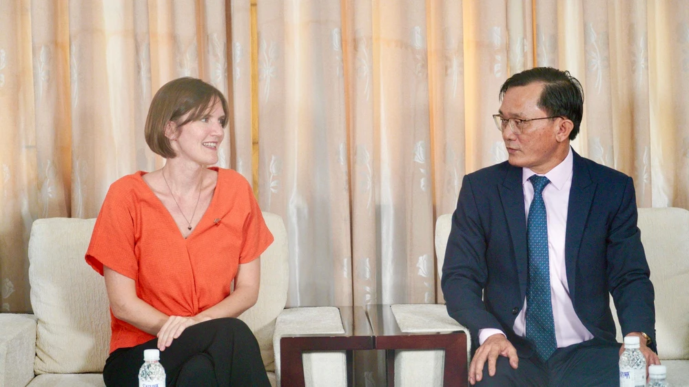 Tổng lãnh sự Anh Emily Hamblin, Nguyễn Đức Hiển