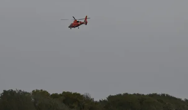 Trực thăng hôm 5-2 tìm kiếm mảnh vỡ của khinh khí cầu Trung Quốc vừa bị phía Mỹ bắn hạ. Ảnh: ANADOLU AGENCY Trực thăng hôm 5-2 tìm kiếm mảnh vỡ của khinh khí cầu Trung Quốc vừa bị phía Mỹ bắn hạ. Ảnh: ANADOLU AGENCY