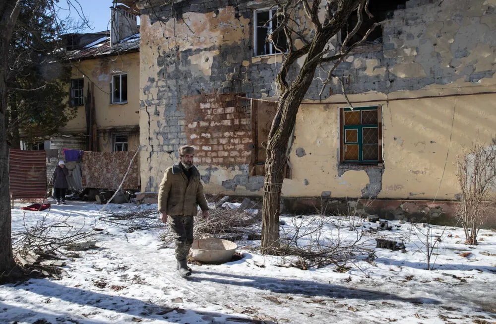 Nhà dân ở TP Siversk (tỉnh Donetsk) bị hư hại. Ảnh: THE NEW YORK TIMES