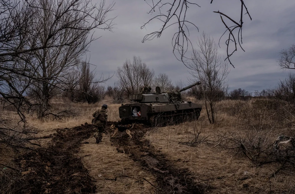 Lính Ukraine ở gần Bakhmut hôm 2-3. Ảnh: THE NEW YORK TIMES