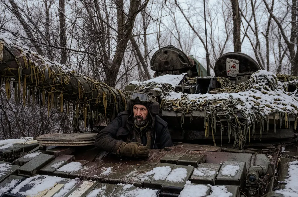 Lính Ukraine chiến đấu gần Bakhmut hôm 7-3. Ảnh: THE NEW YORK TIMES