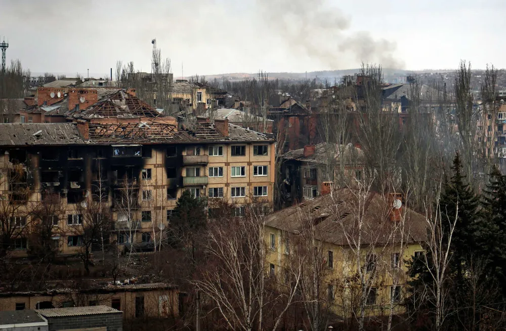 Những tòa nhà bị pháo kích ở TP Bakhmut. Ảnh: AP Những tòa nhà bị pháo kích ở TP Bakhmut. Ảnh: AP