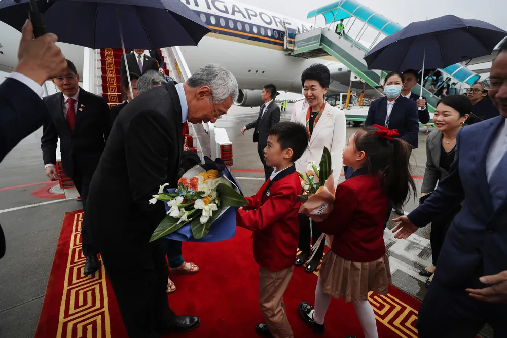 Thủ tướng Lý Hiển Long đến sân bay Quốc tế Bạch Vân Quảng Châu, bắt đầu công du Trung Quốc. Ảnh: MCI