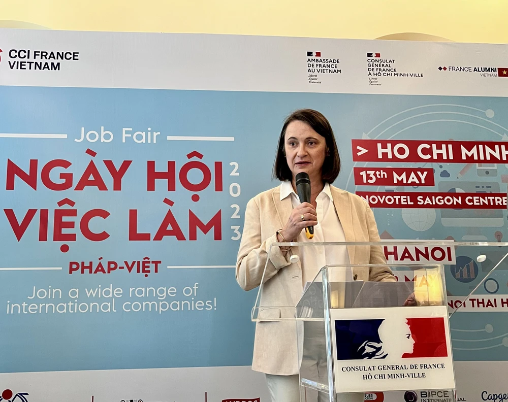 Tổng Lãnh sự Pháp Emmanuelle Pavillon-Grosser trong buổi họp báo ngày 9-5 giới thiệu sự kiện Ngày hội việc làm Pháp Việt 2023. Ảnh: Đức Hiền Tổng Lãnh sự Pháp Emmanuelle Pavillon-Grosser trong buổi họp báo ngày 9-5 giới thiệu sự kiện Ngày hội việc làm Pháp Việt 2023. Ảnh: Đức Hiền