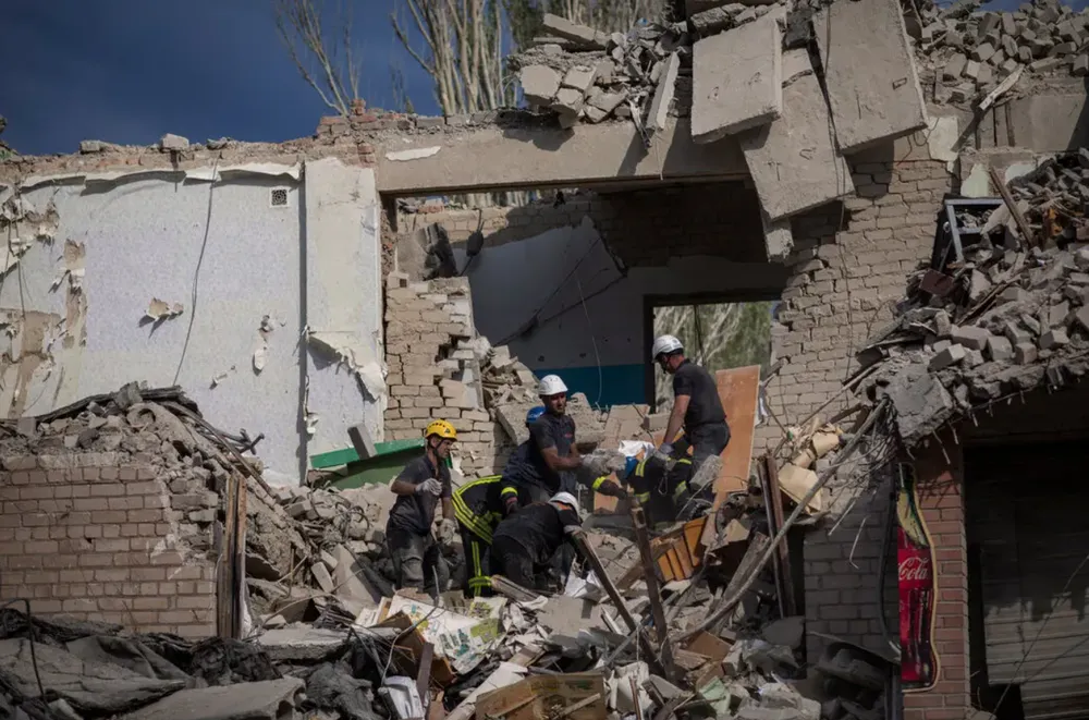 TP Kryvyi Rih (tỉnh Dnipropetrovsk) bị tên lửa tấn công hôm 31-7. Ảnh: THE NEW YORK TIMES