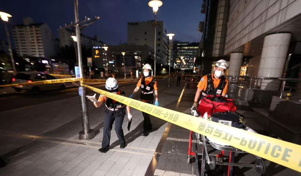 Cảnh sát Hàn Quốc phong tỏa hiện trường vụ án ngày 3-8. Ảnh: REUTERS
